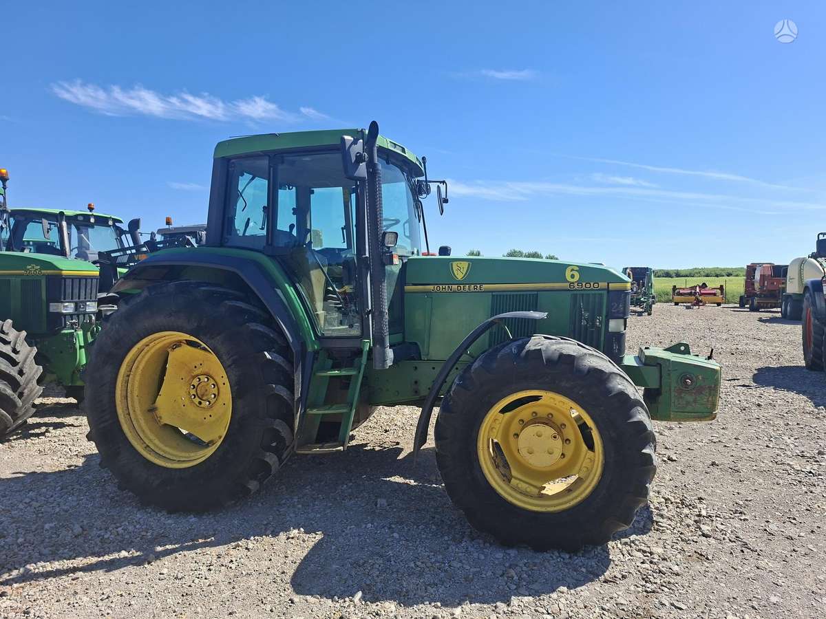 John Deere 6900, traktoriai