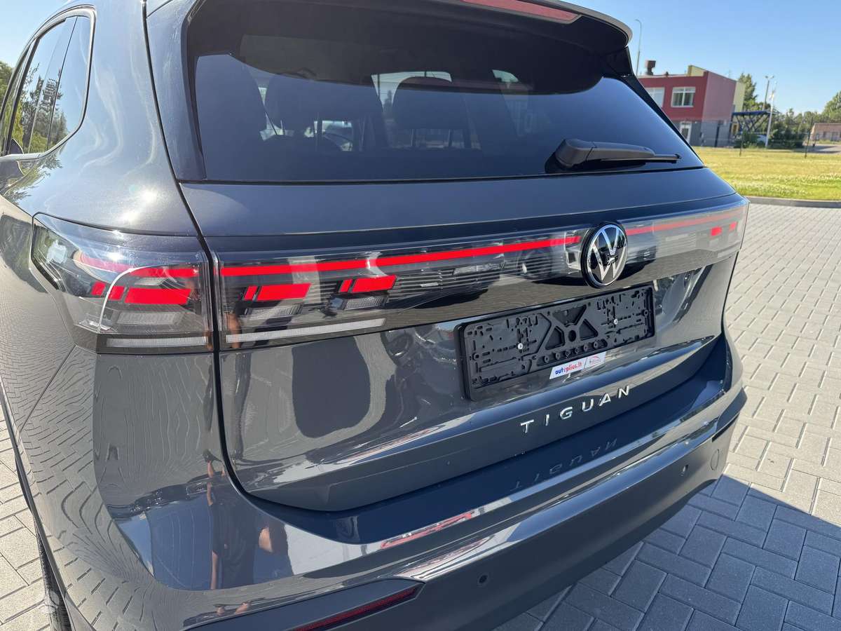 Volkswagen Tiguan - 12