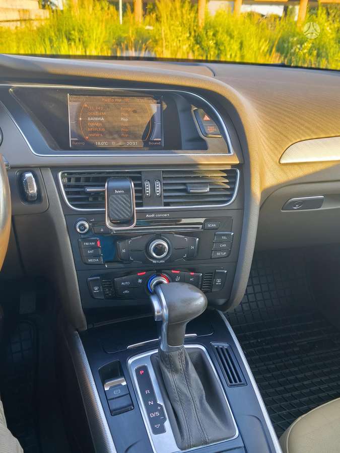 Audi A4, 2.0 l., Седан
