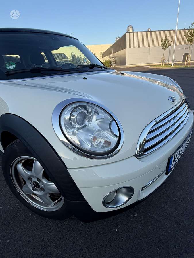 Mini Cooper, 1.6 l., hatchback