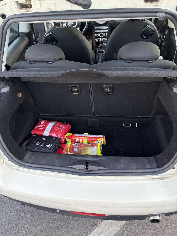 Mini Cooper, 1.6 l., hatchback