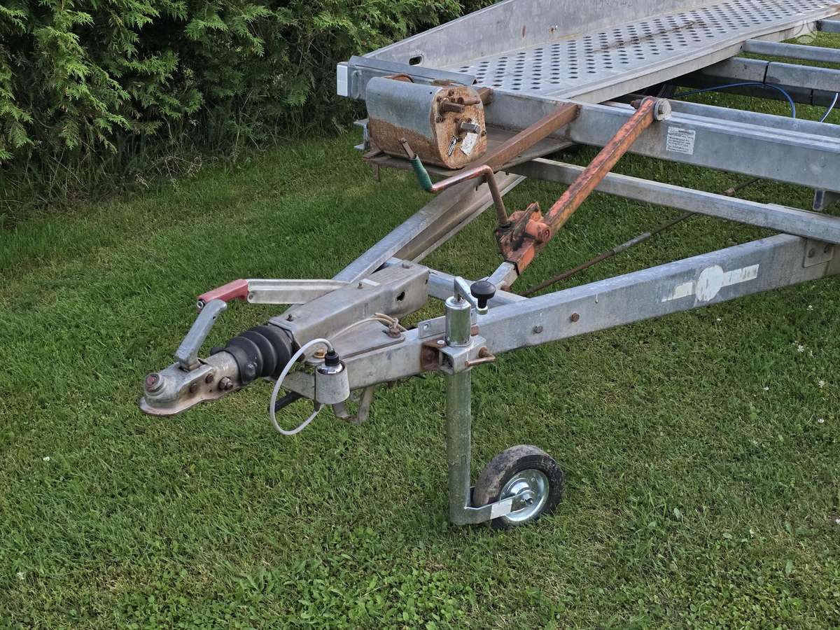 Tauras, auto transporter