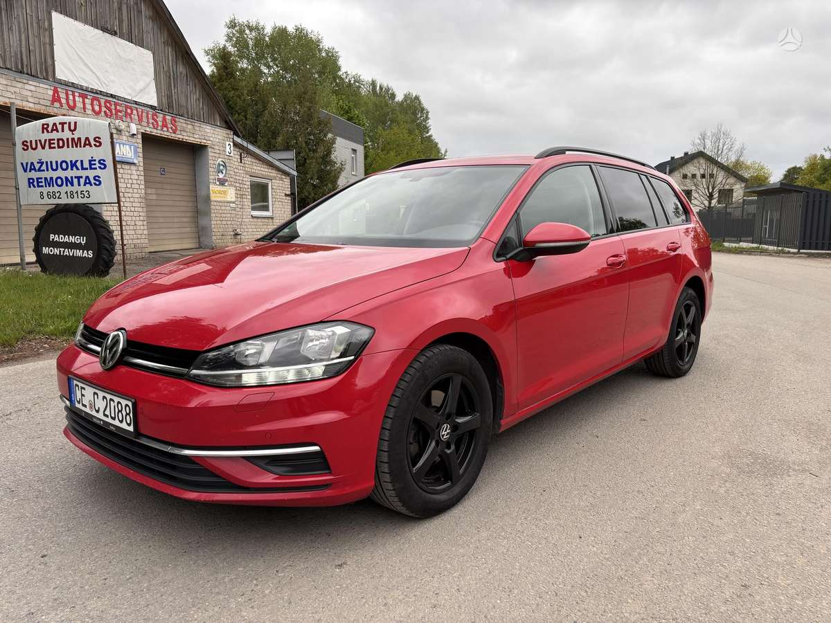 Volkswagen Golf - 1