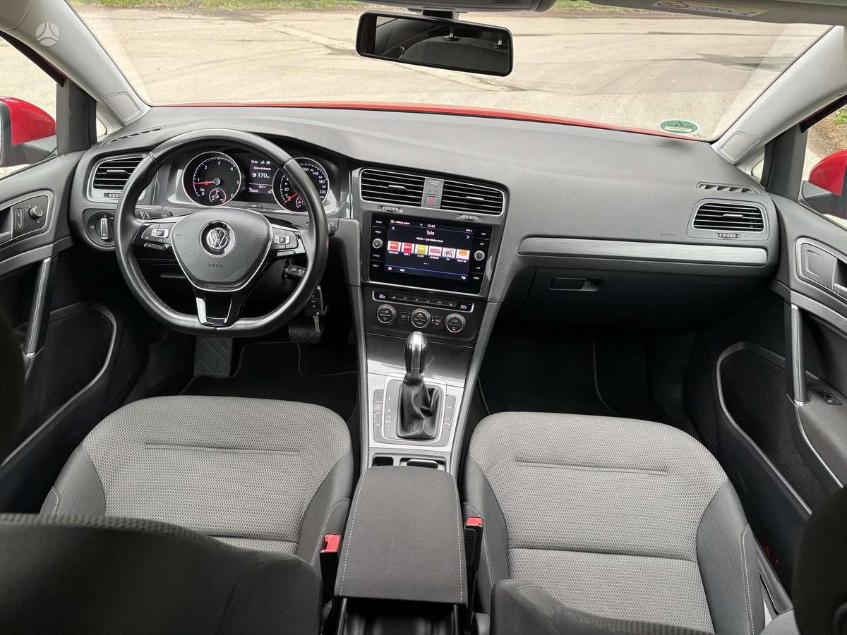 Volkswagen Golf - 10