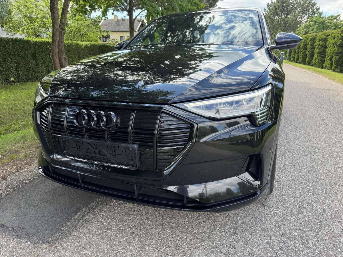 Audi e-tron, 95 kWh, off-road / crossover