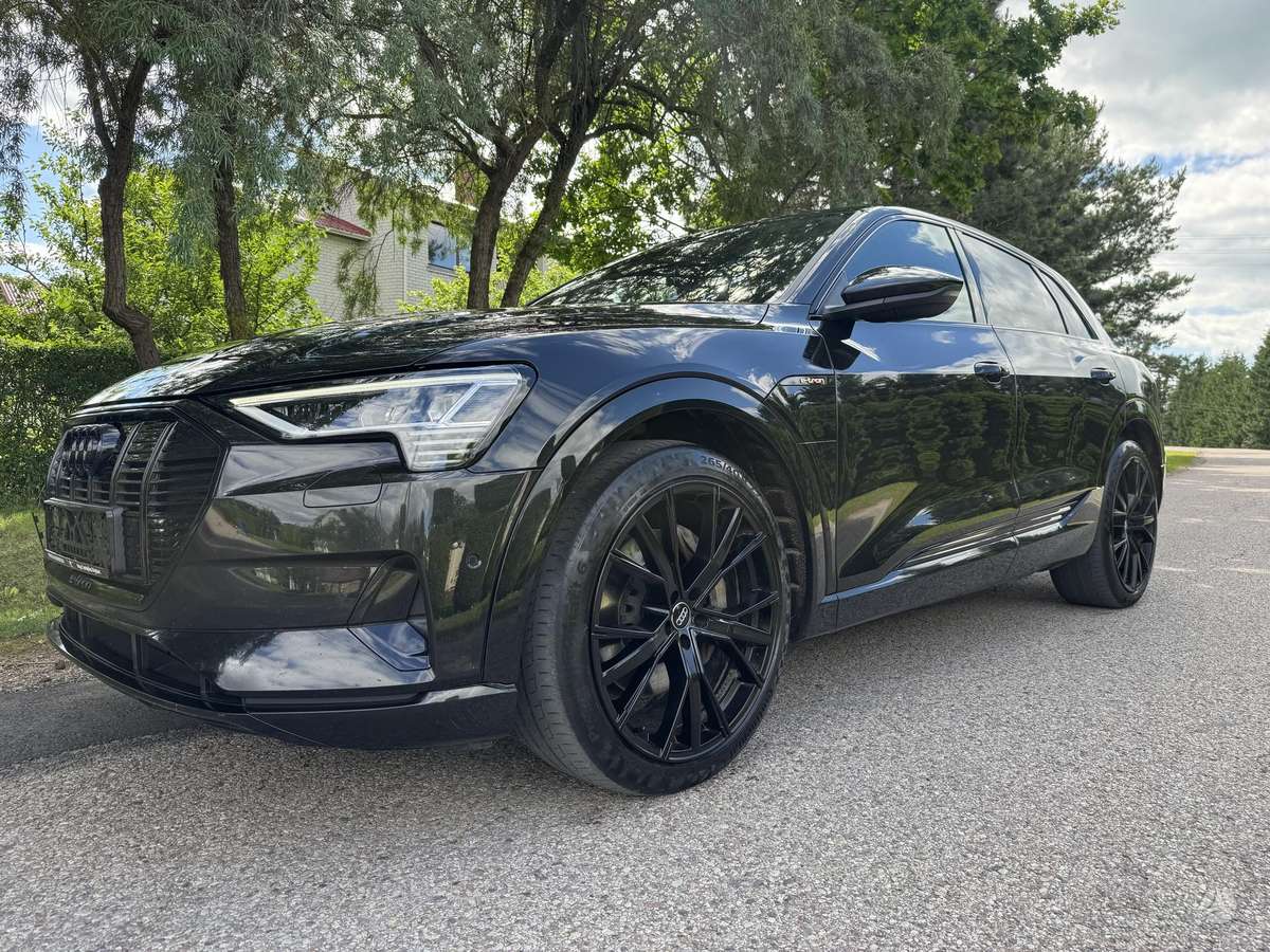 Audi e-tron, 95 kWh, off-road / crossover