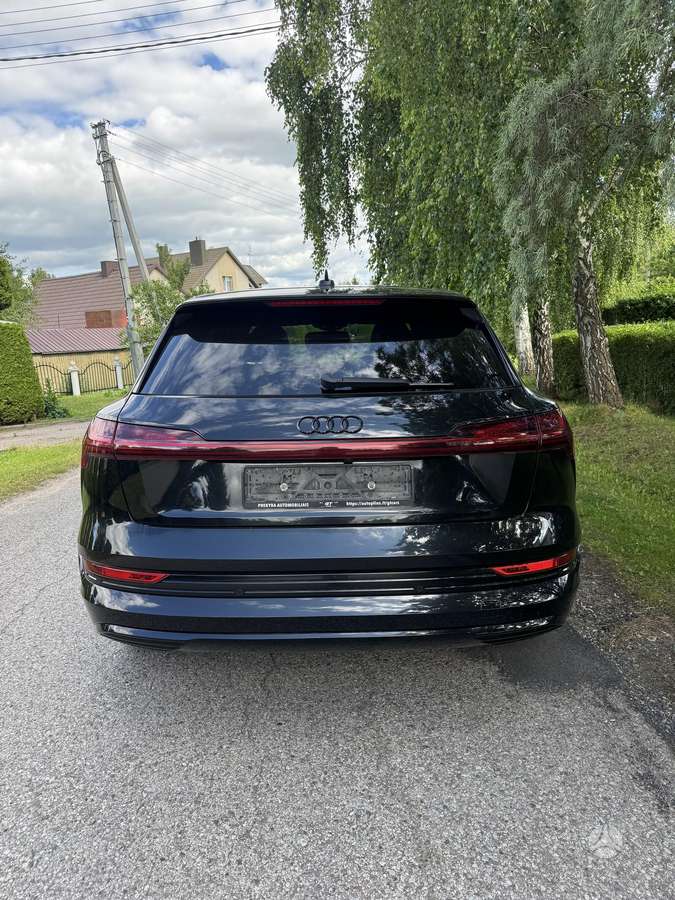 Audi e-tron, 95 kWh, off-road / crossover
