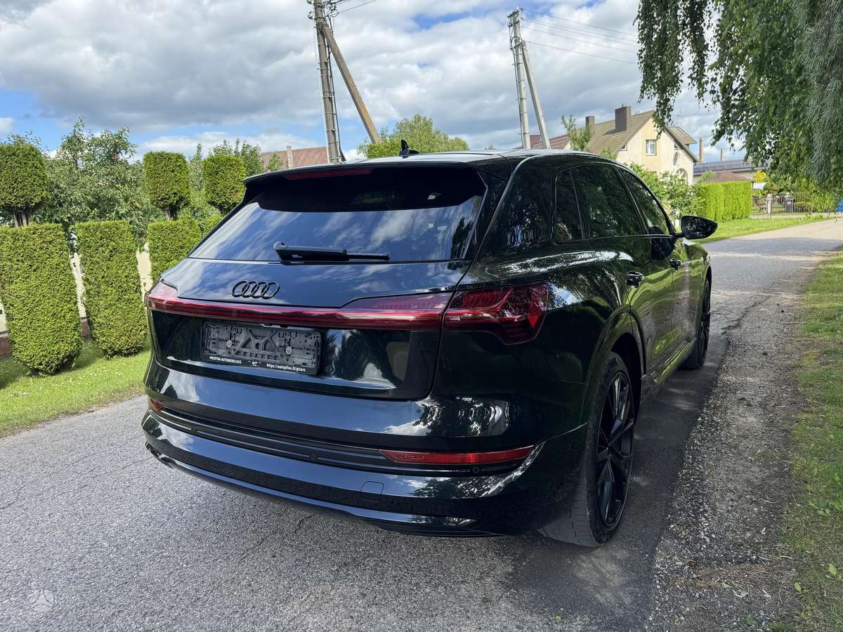 Audi e-tron, 95 kWh, off-road / crossover