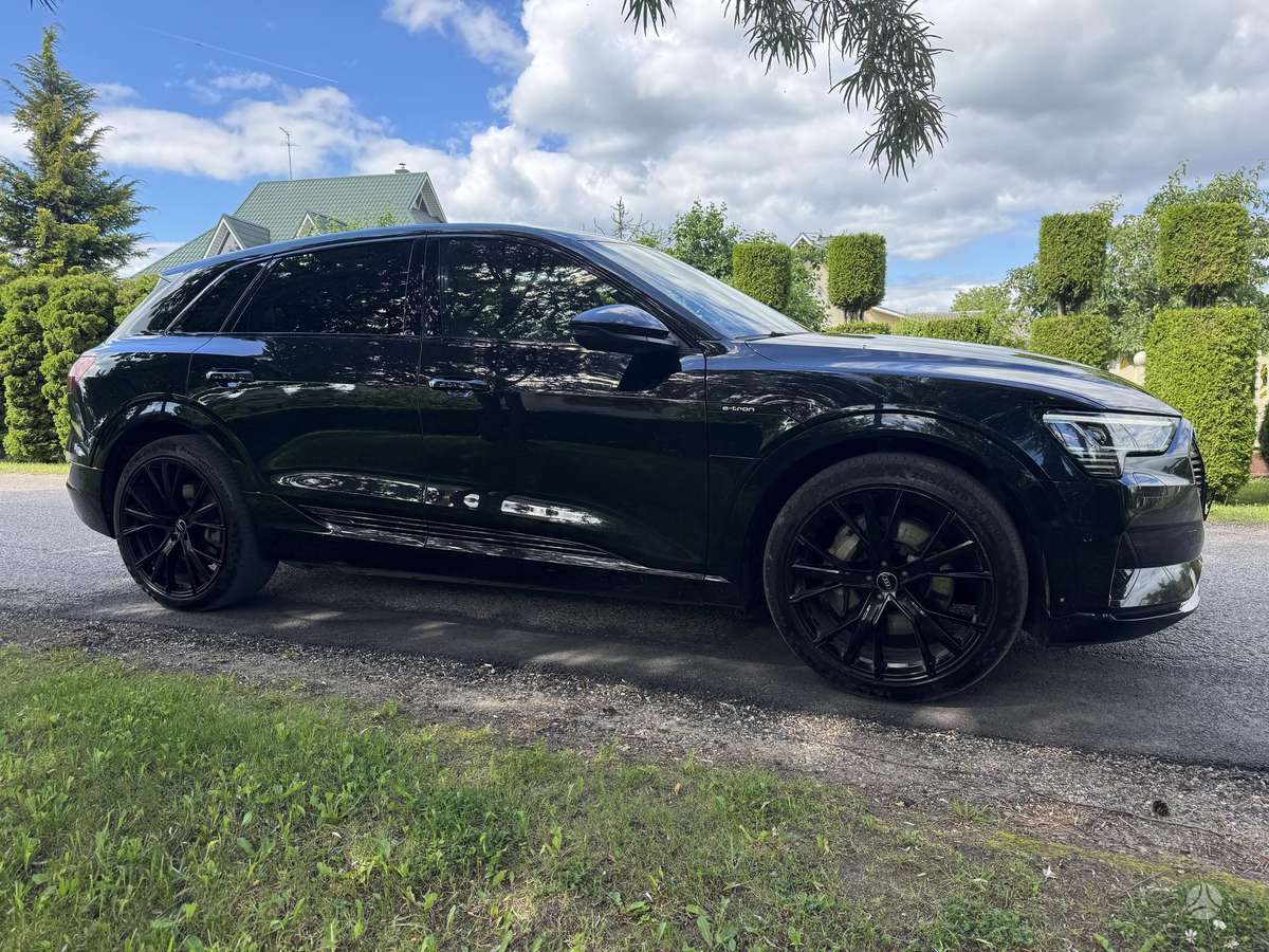 Audi e-tron, 95 kWh, off-road / crossover