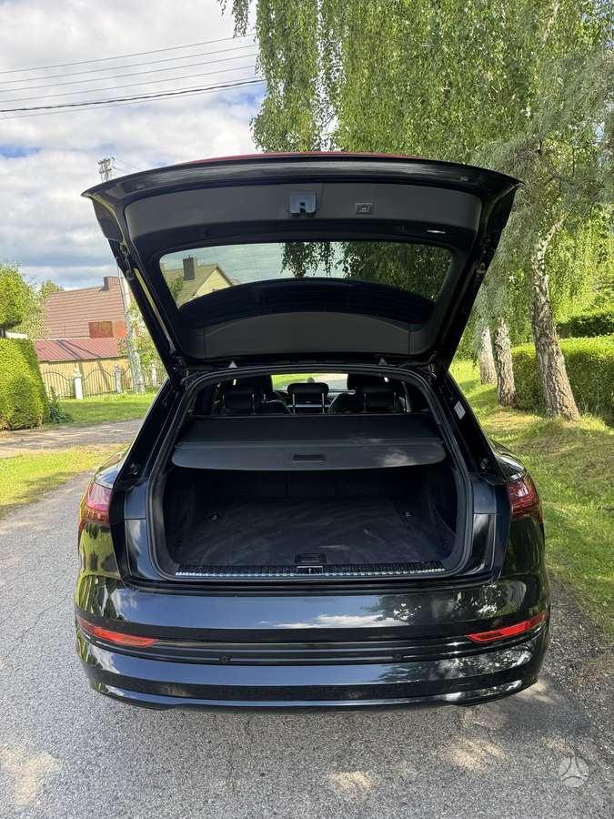 Audi e-tron, 95 kWh, off-road / crossover