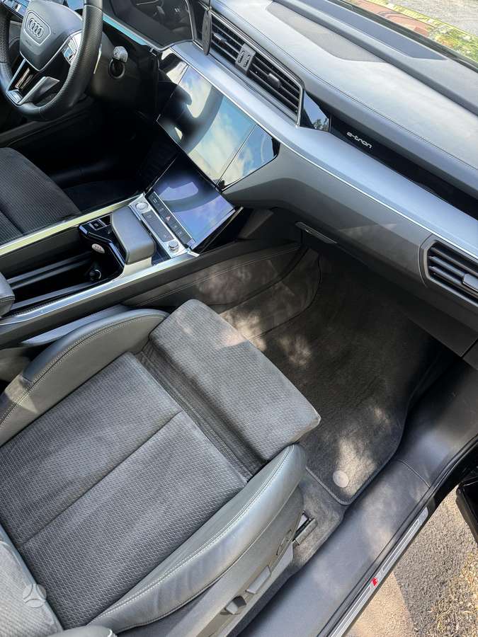 Audi e-tron, 95 kWh, off-road / crossover