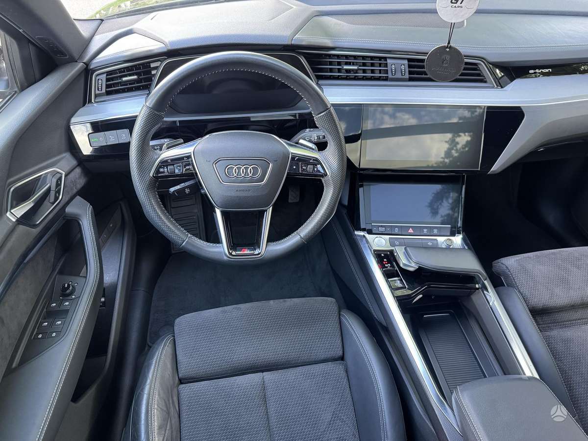 Audi e-tron, 95 kWh, off-road / crossover