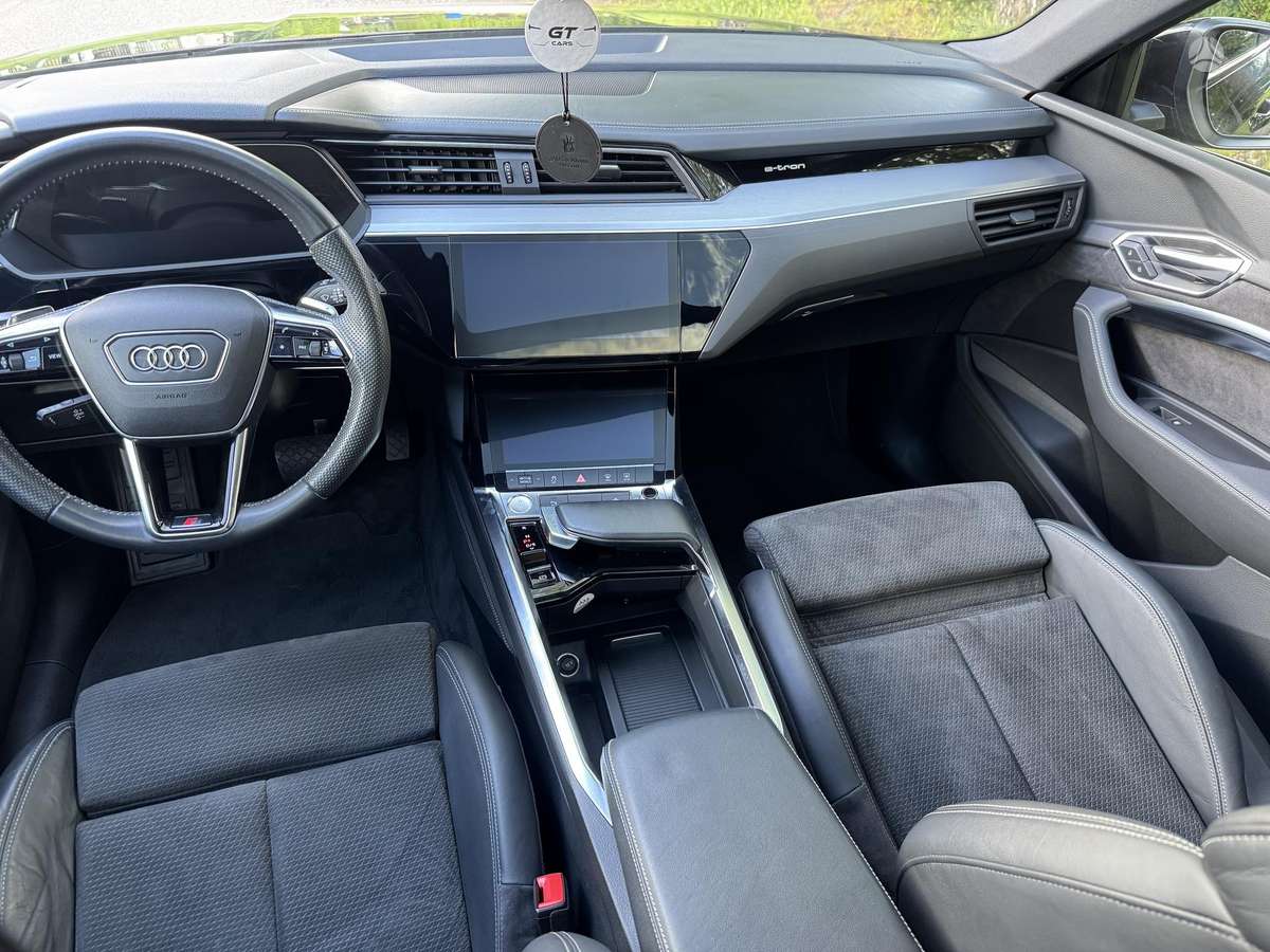 Audi e-tron, 95 kWh, off-road / crossover