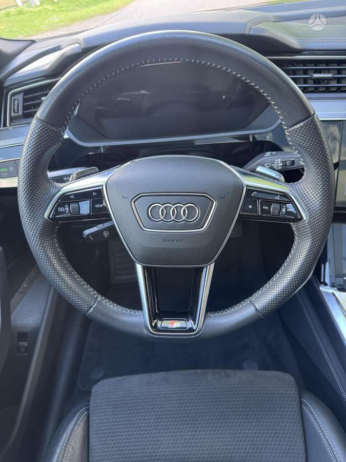 Audi e-tron, 95 kWh, off-road / crossover