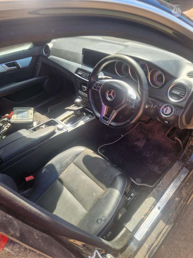 Mercedes-Benz C220 Dalimis
