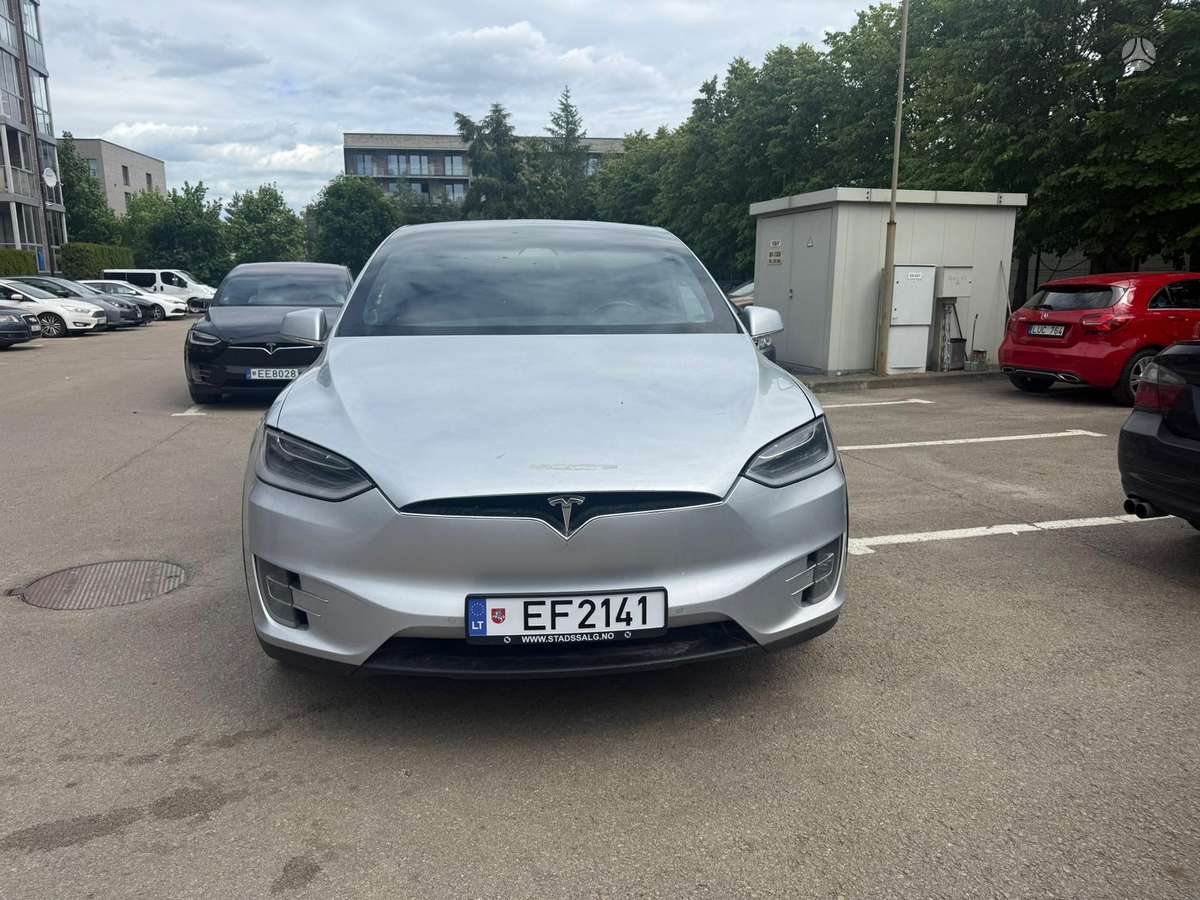Tesla Model X - 2