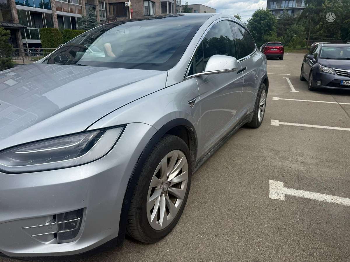 Tesla Model X, 100 кВт·ч, Внедорожник / Кроссовер
