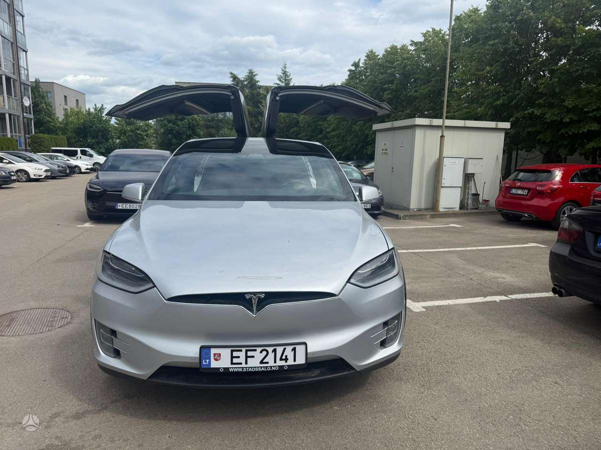 Tesla Model X - 1