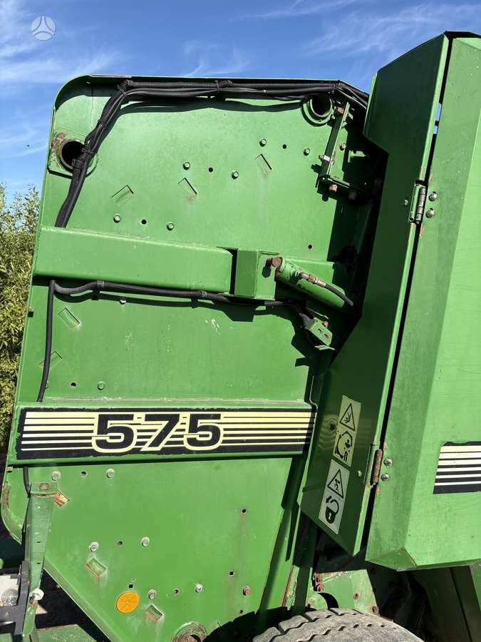 John Deere 575, presai