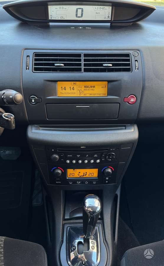Citroen C4, 1.6 l., hatchback