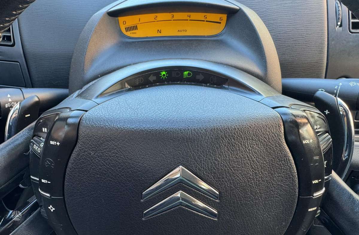 Citroen C4, 1.6 l., hatchback