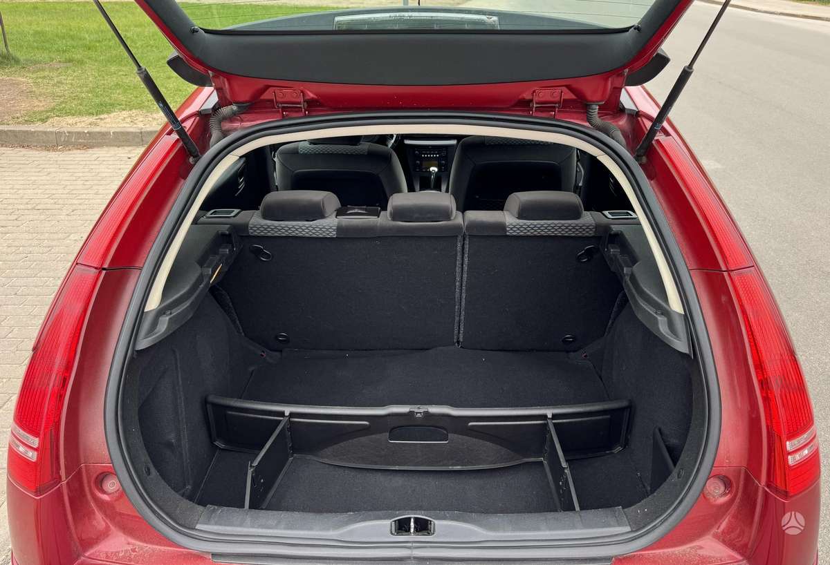 Citroen C4, 1.6 l., hatchback