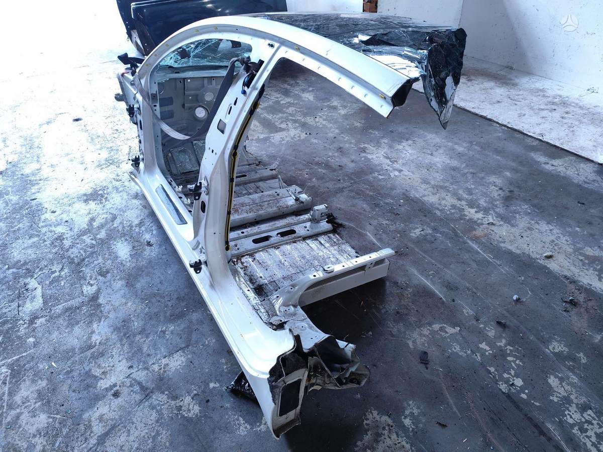 Tesla Model 3 крышка багажника/капот