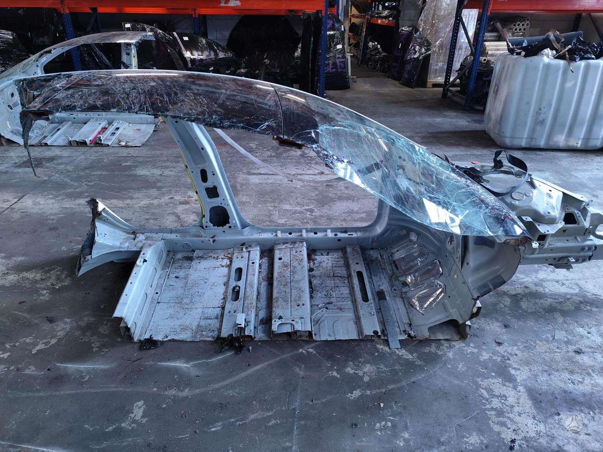Tesla Model 3 крышка багажника/капот