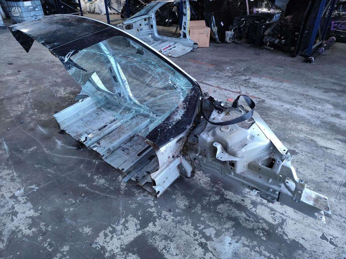 Tesla Model 3 крышка багажника/капот