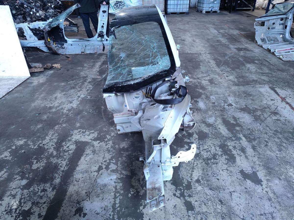 Tesla Model 3 крышка багажника/капот