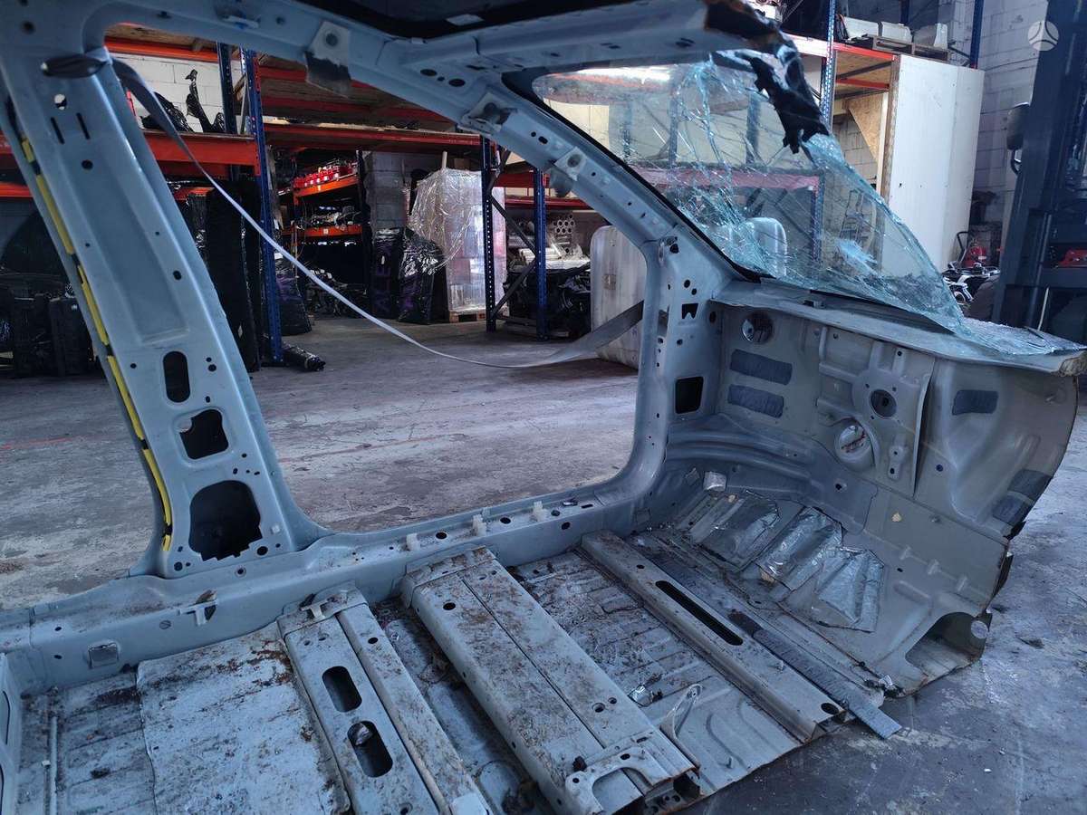 Tesla Model 3 крышка багажника/капот