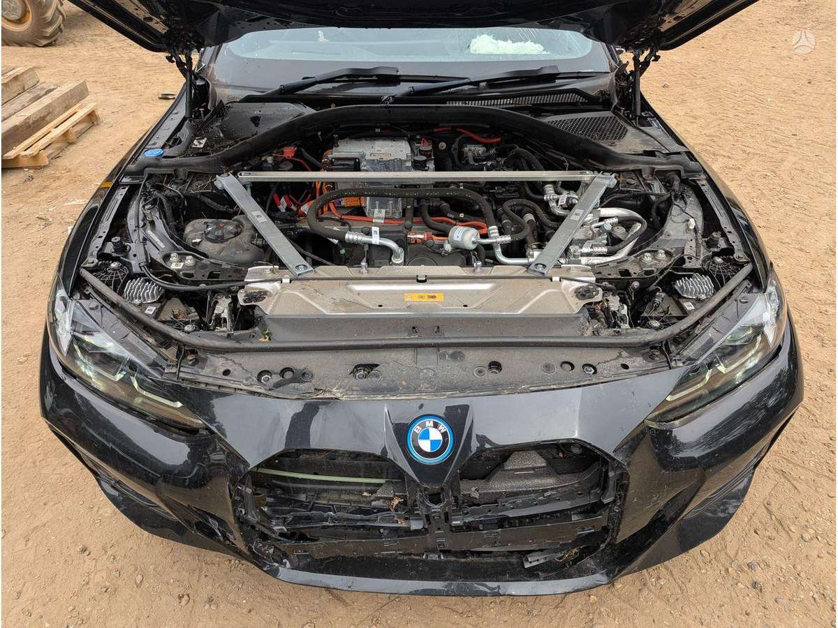 BMW i4 двигатель