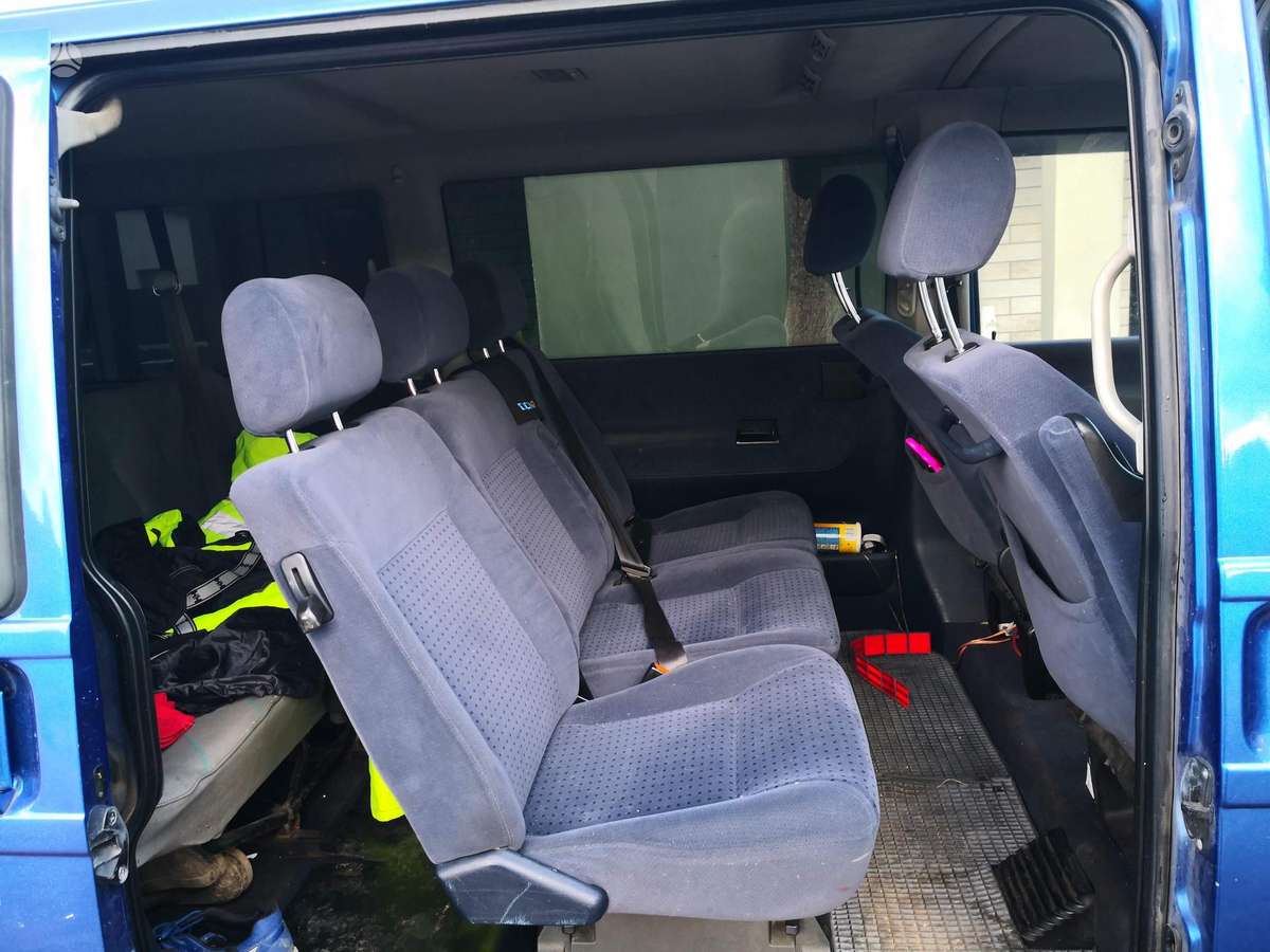 Volkswagen Caravelle - 4