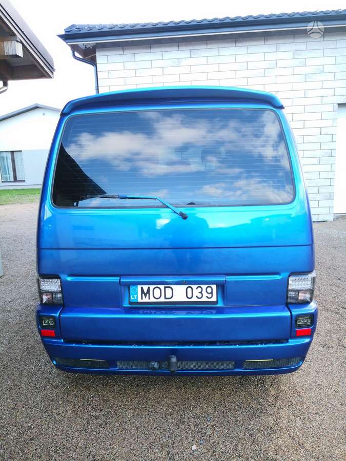 Volkswagen Caravelle - 11