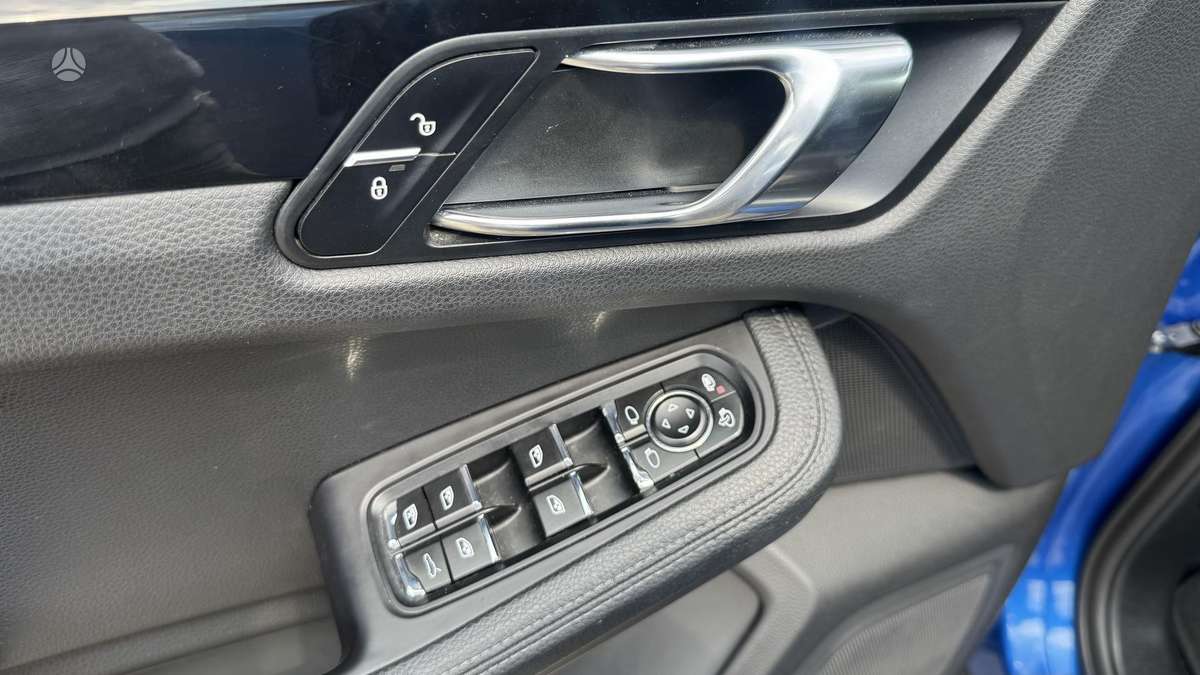 Porsche Macan, 2.0 l., off-road / crossover