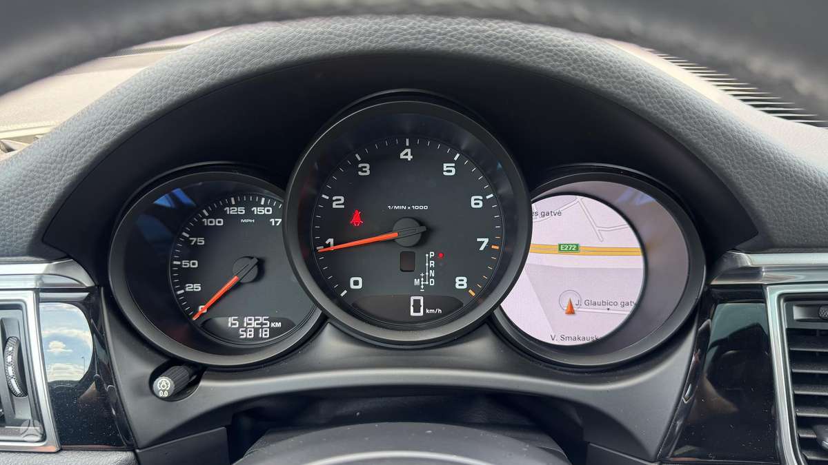 Porsche Macan, 2.0 l., off-road / crossover