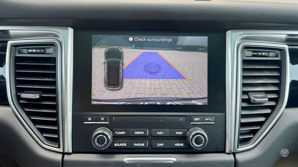 Porsche Macan, 2.0 l., off-road / crossover