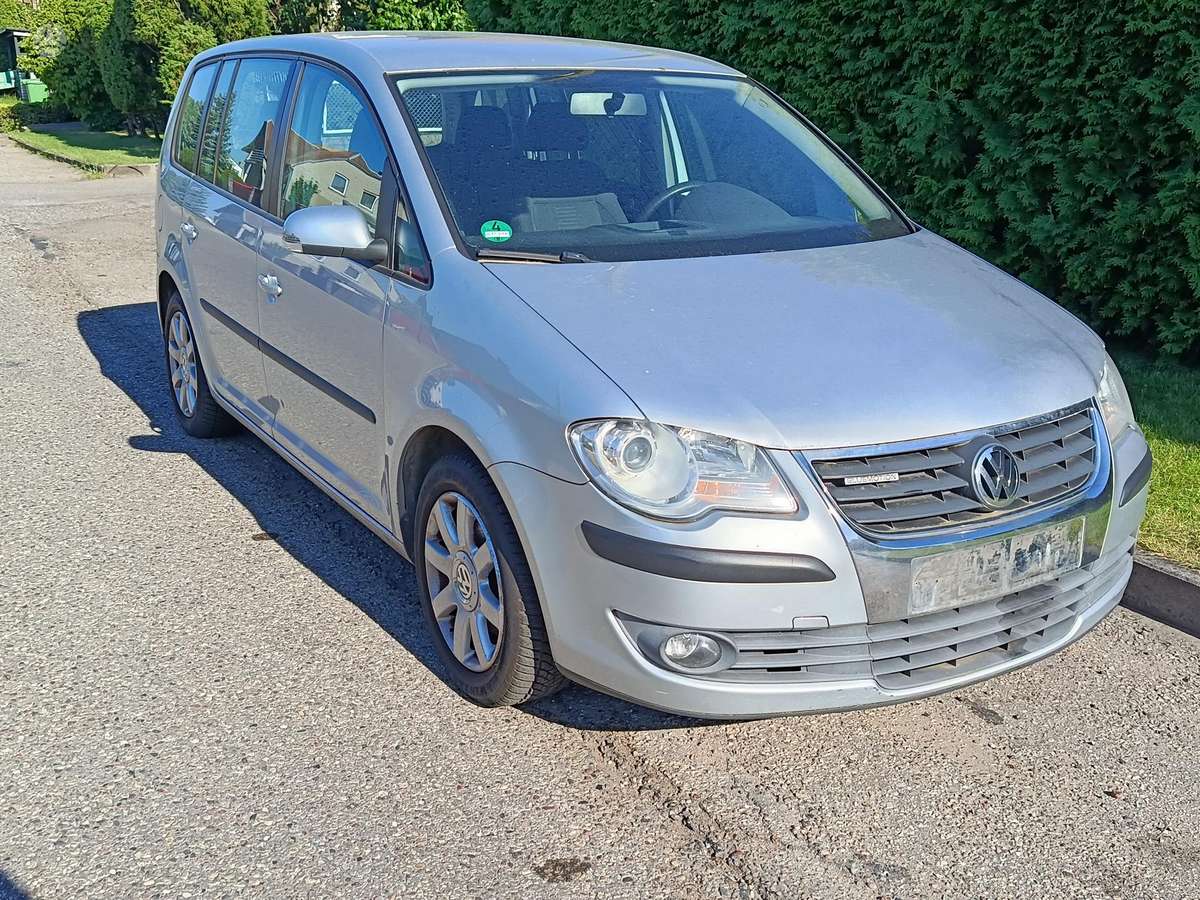 Volkswagen Touran - 1