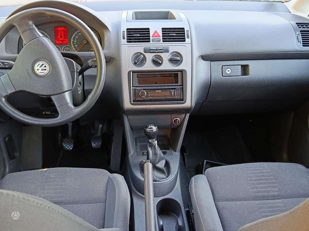 Volkswagen Touran - 3