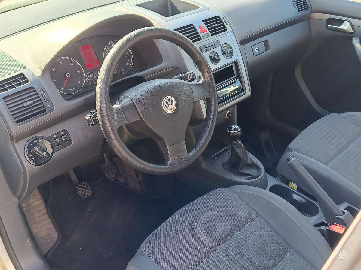 Volkswagen Touran - 5