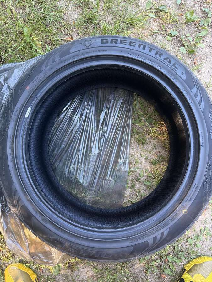 Greentrac Quest-x, summer 245/45 R19