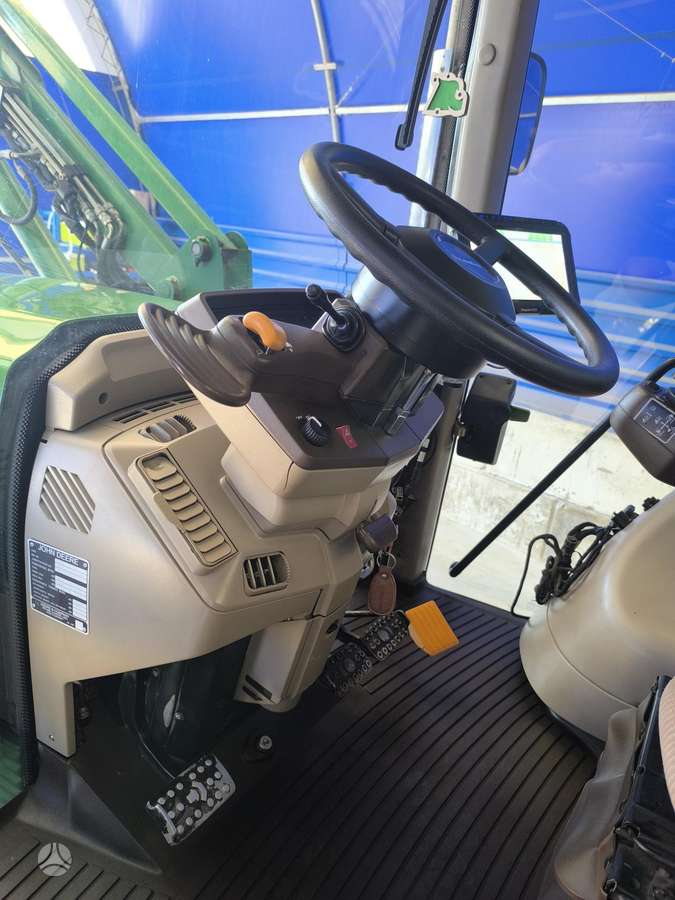 John Deere 6920S, traktoriai