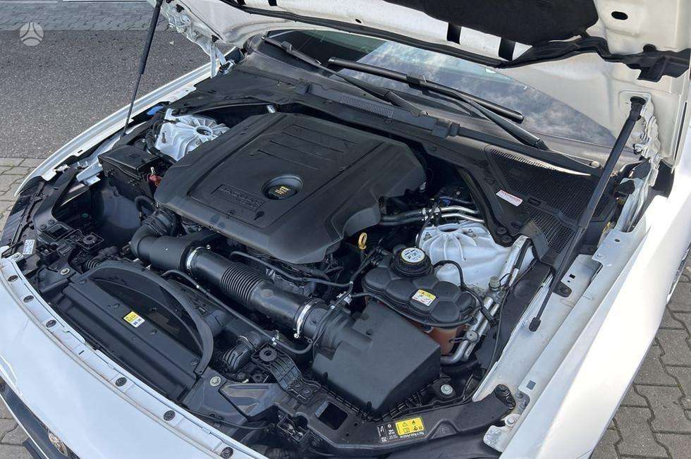Jaguar XF, 2.0 l., Седан