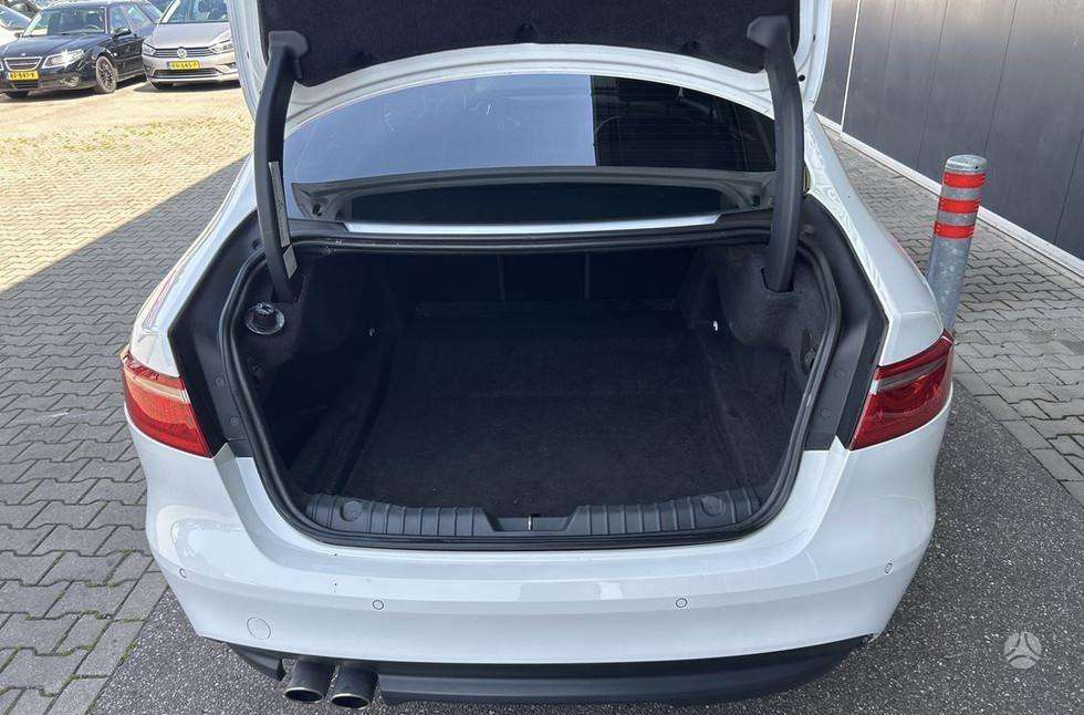 Jaguar XF, 2.0 l., Седан