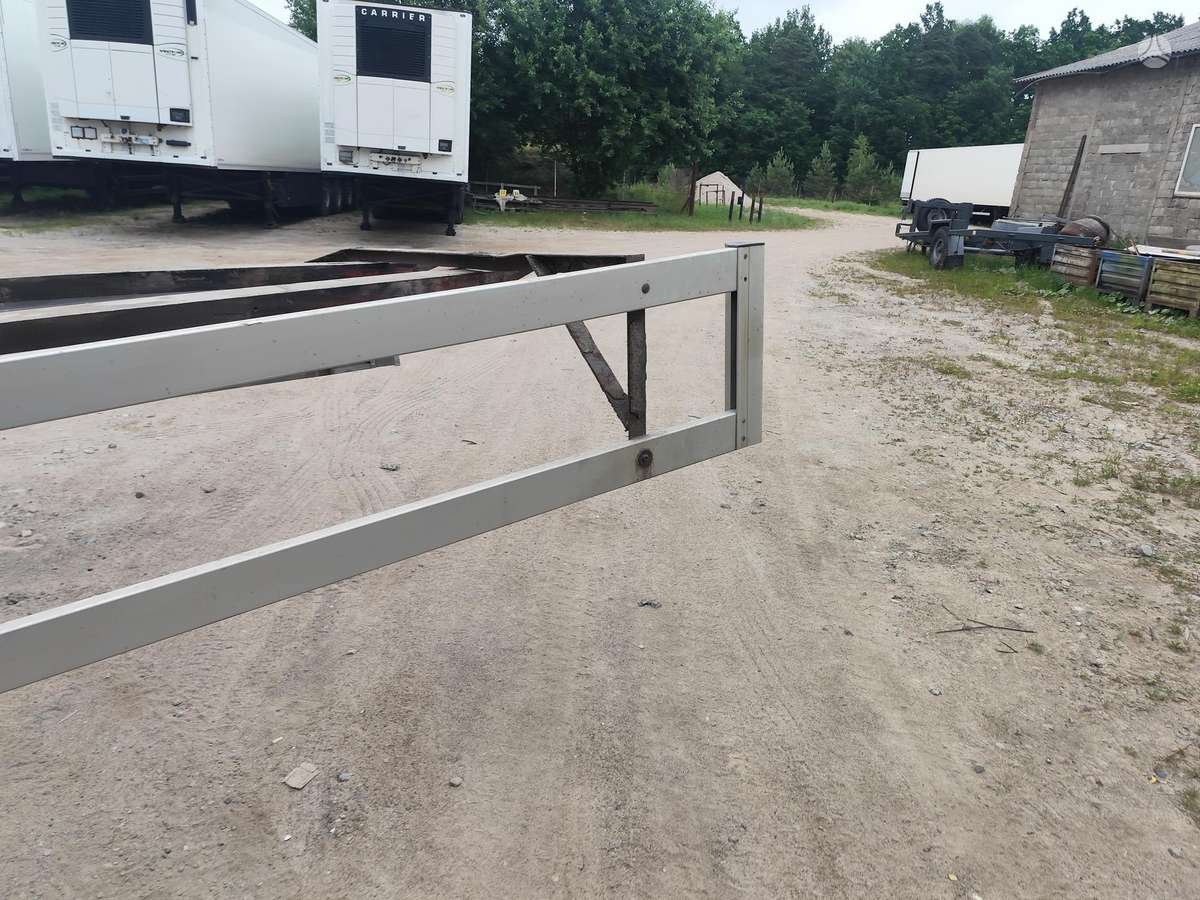 Schmitz Krone, curtainsider with dropside