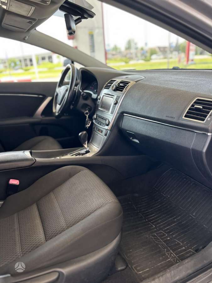 Toyota Avensis - 10