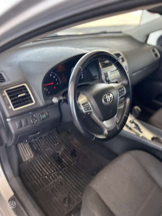 Toyota Avensis - 11