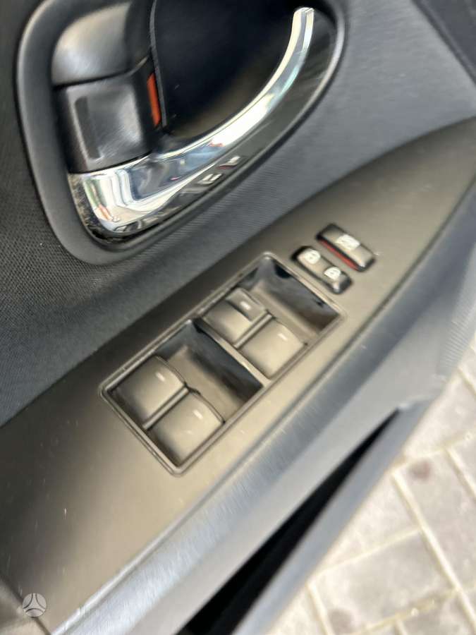 Toyota Avensis - 12