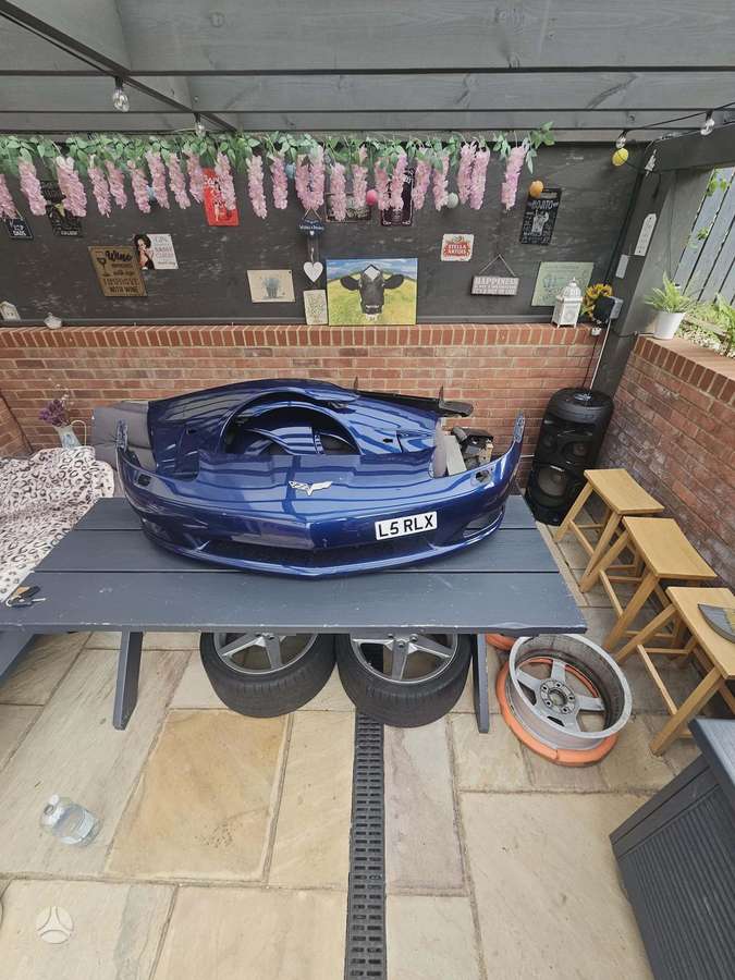 Chevrolet Corvette sparnai