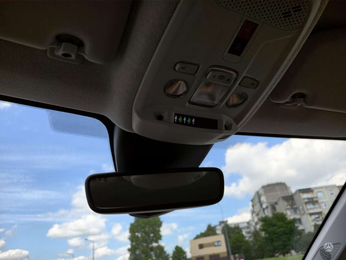 Citroen C4, 1.2 l., hatchback